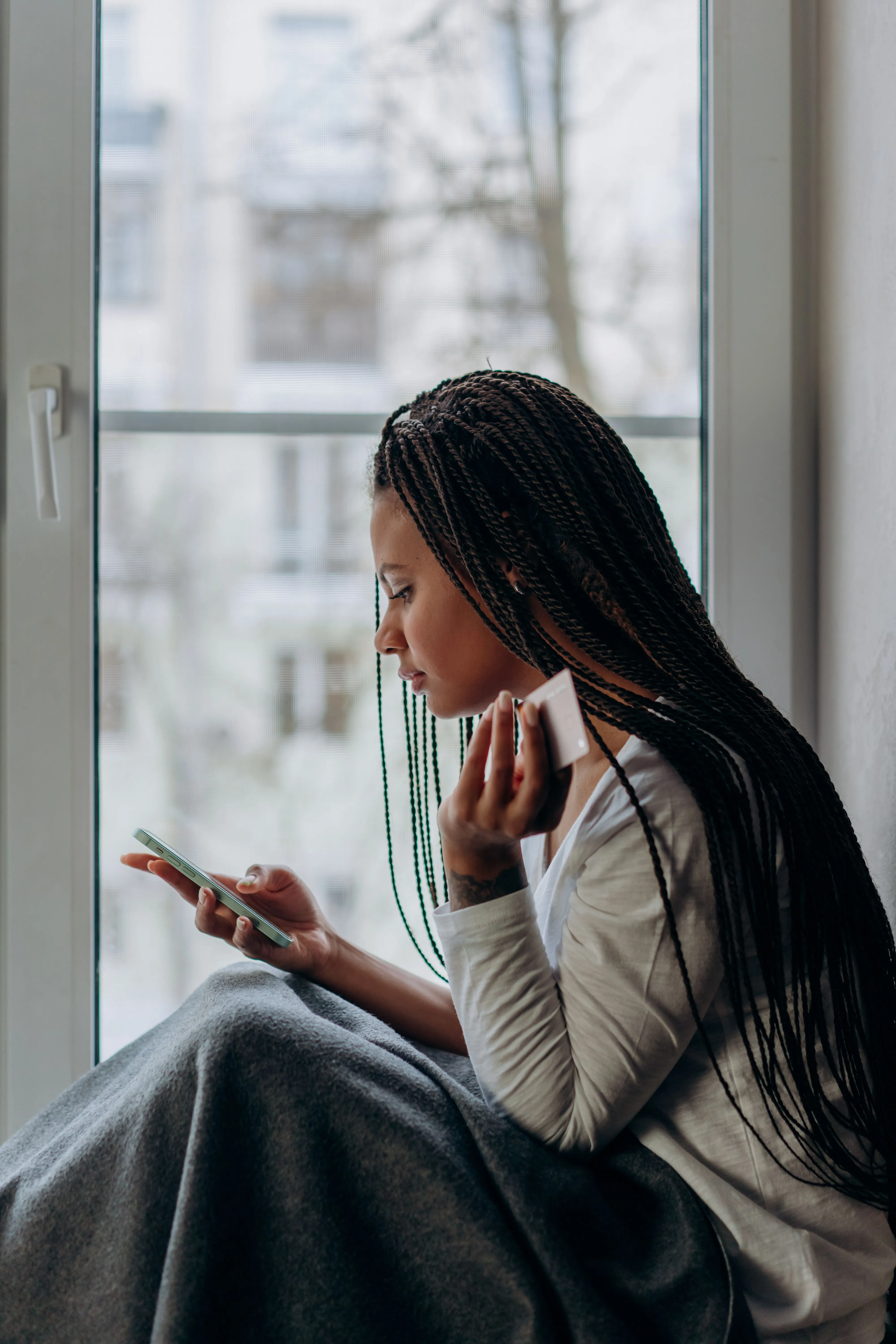 Client paying an advance deposit through mobile payment